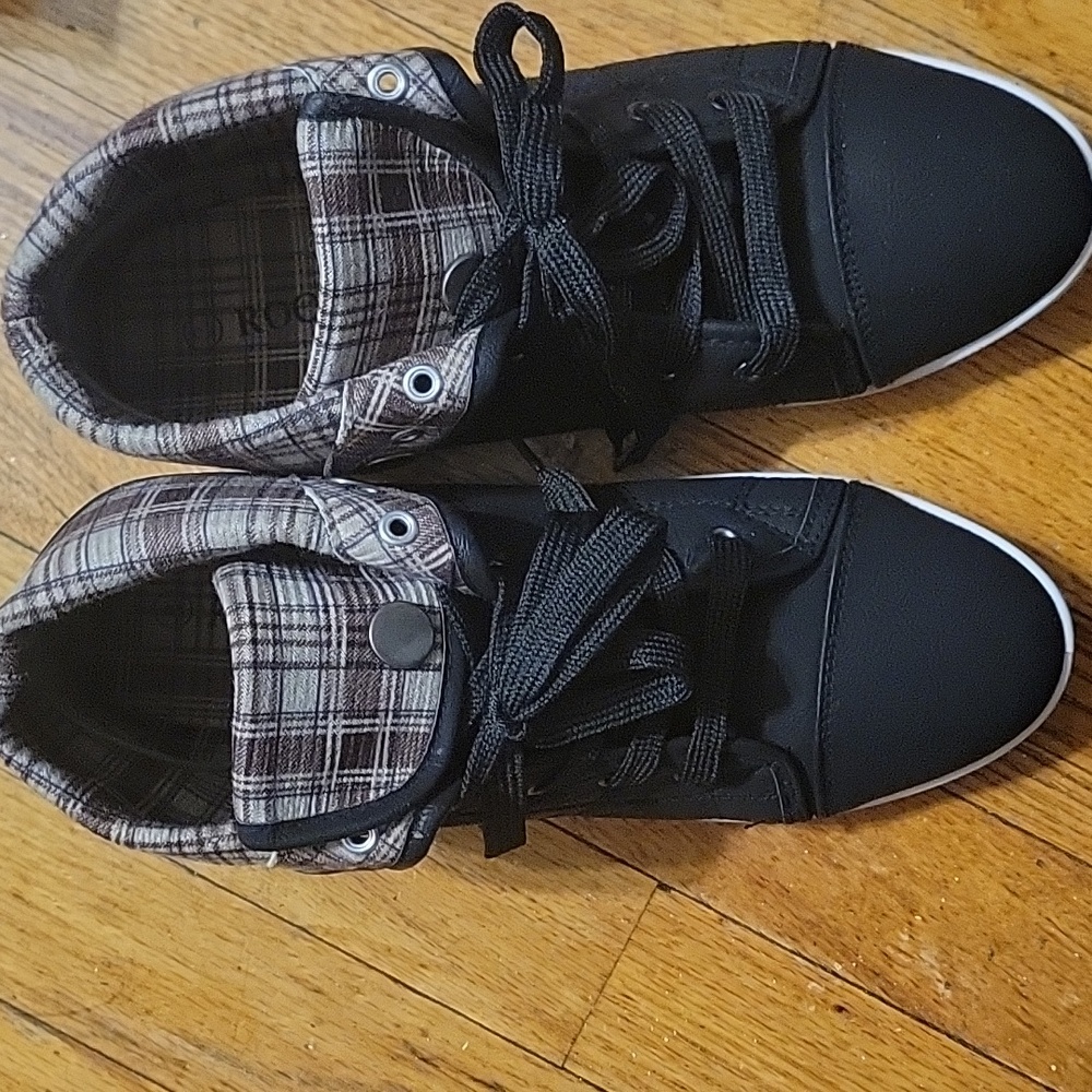 The Rockland Collection Black Women's High Top Sneaker Size 8